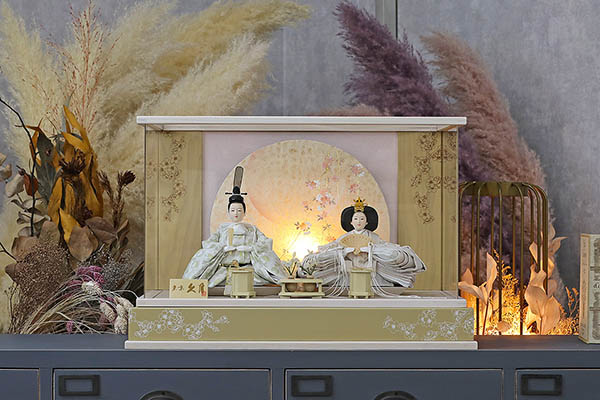 久月　 雛人形　久月 衣裳着 桜柄繭玉LED衝立 ケース入り 親王飾り 小三五親王 アクリルケース飾り　詳細画像