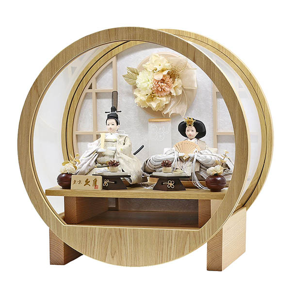 久月　 雛人形　衣裳着 ケース入り 親王飾り モカ 芥子親王 円形 丸型 白木 木目 花飾り アクリルケース　詳細画像