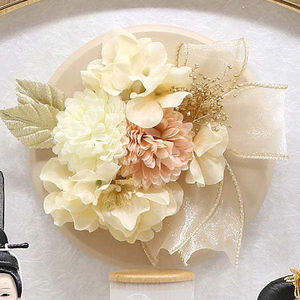 久月　 雛人形　衣裳着 ケース入り 親王飾り モカ 芥子親王 円形 丸型 白木 木目 花飾り アクリルケース　詳細画像