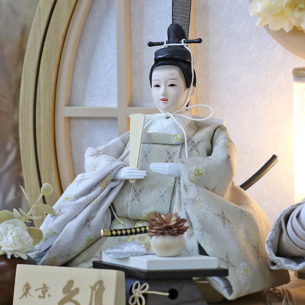 久月　 雛人形　衣裳着 ケース入り 親王飾り モカ 芥子親王 円形 丸型 白木 木目 花飾り アクリルケース　詳細画像
