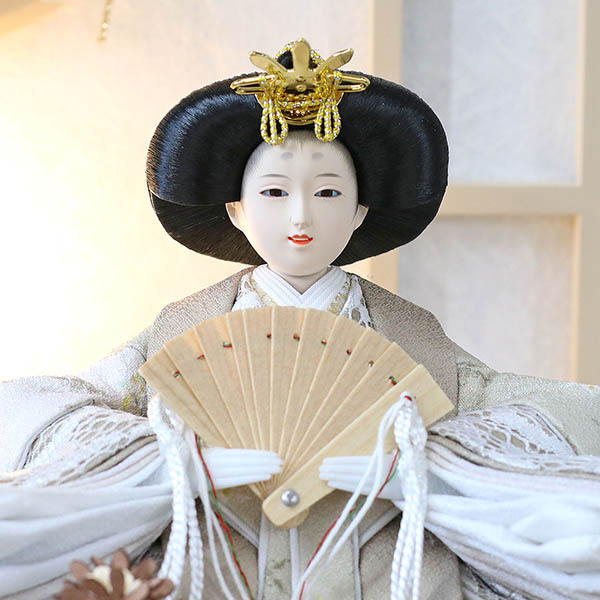 久月　 雛人形　衣裳着 ケース入り 親王飾り モカ 芥子親王 円形 丸型 白木 木目 花飾り アクリルケース　詳細画像