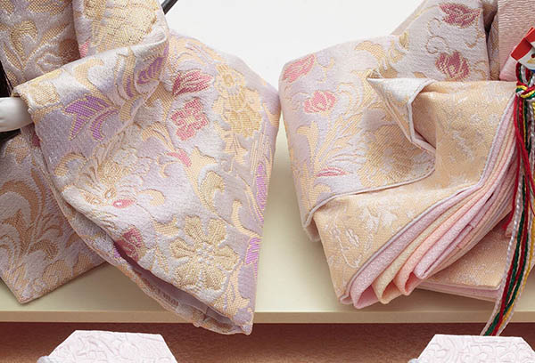 久月　 雛人形　衣裳着 ケース入り 親王飾り 芥子親王 つまみ細工 花飾り アクリルケース　詳細画像