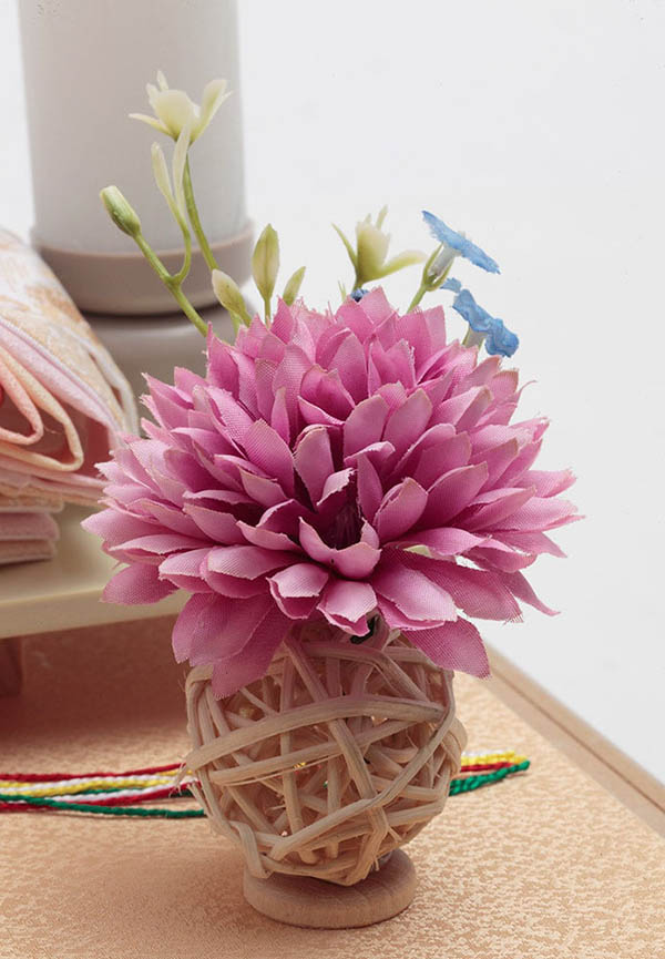 久月　 雛人形　衣裳着 ケース入り 親王飾り 芥子親王 つまみ細工 花飾り アクリルケース　詳細画像