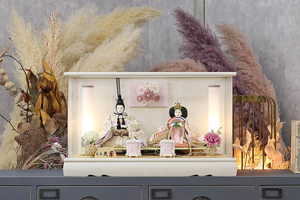 久月　 雛人形　衣裳着 ケース入り 親王飾り 芥子親王 つまみ細工 花飾り アクリルケース　詳細画像