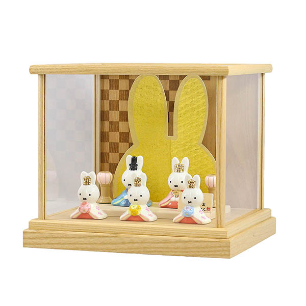 雛人形 吉徳 miffy ミッフィー 磁器 ひな人形 うさこ 親王 官女 五人飾り 白木 市松文様 アクリルケース 詳細画像 吉徳 雛人形 miffy ミッフィー 磁器 ひな人形 うさこ 親王 官女 五人飾り 白木 市松文様 アクリルケース 詳細画像