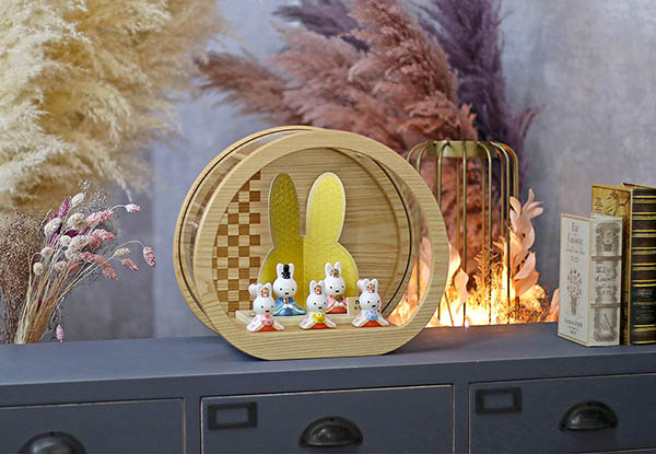 雛人形 吉徳 miffy ミッフィー 磁器 ひな人形 うさこ 親王 官女 五人飾り 円型 丸型 檜風木目 アクリルケース 詳細画像 吉徳 雛人形 miffy ミッフィー 磁器 ひな人形 うさこ 親王 官女 五人飾り 円型 丸型 檜風木目 アクリルケース 詳細画像