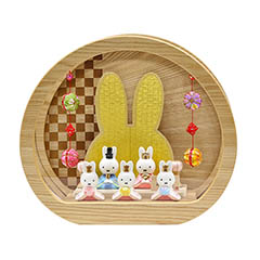 雛人形: miffy  ミッフィー 磁器 ひな人形 うさこ 親王 官女 五人飾り 円型 丸型 檜風木目 アクリ