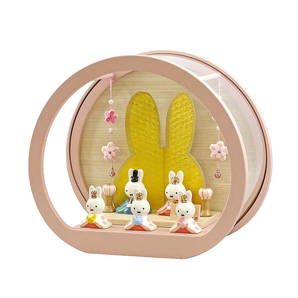 吉徳　 雛人形　miffy  ミッフィー 磁器 ひな人形 うさこ 親王 官女 五人飾り 円型 丸型 木目バック ピンクベージュ塗 桜つるし付き アクリルケース　詳細画像