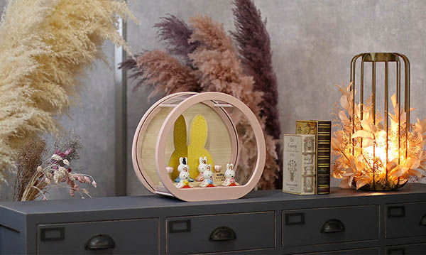 吉徳　 雛人形　miffy  ミッフィー 磁器 ひな人形 うさこ 親王 官女 五人飾り 円型 丸型 木目バック ピンクベージュ塗 アクリルケース　詳細画像