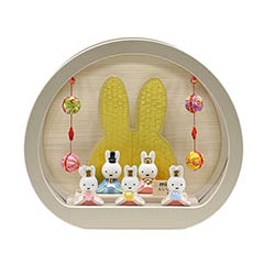 雛人形: miffy  ミッフィー 磁器 ひな人形 うさこ 親王 官女 五人飾り 円型 丸型 木目バック モカ