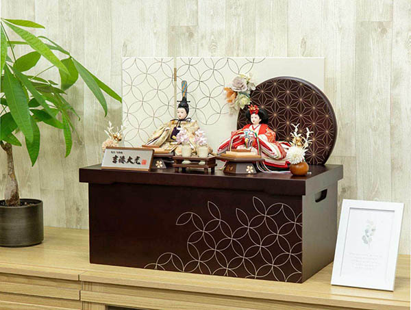 雛人形 吉徳 柳親王 七宝・麻の葉文様 収納箱飾り 詳細画像 吉徳 雛人形 柳親王 七宝・麻の葉文様 収納箱飾り 詳細画像