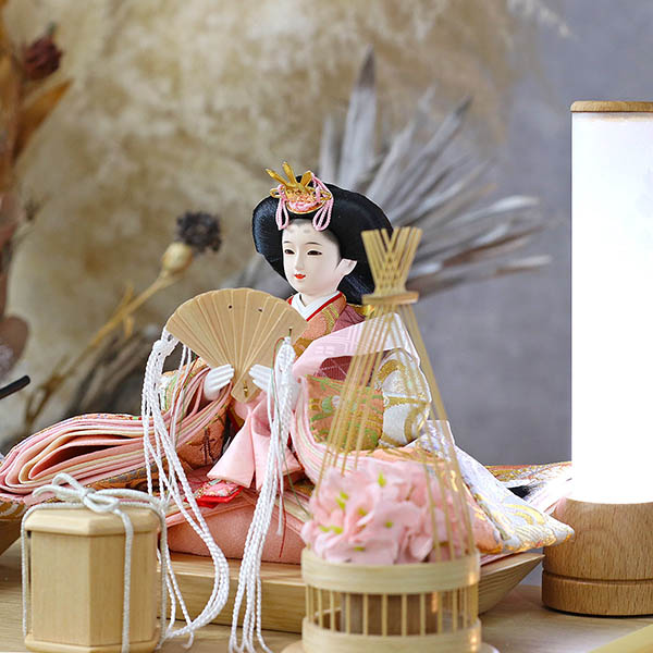 吉徳　 雛人形　白木 木目 花飾り アクリルケース入り 親王飾り　詳細画像