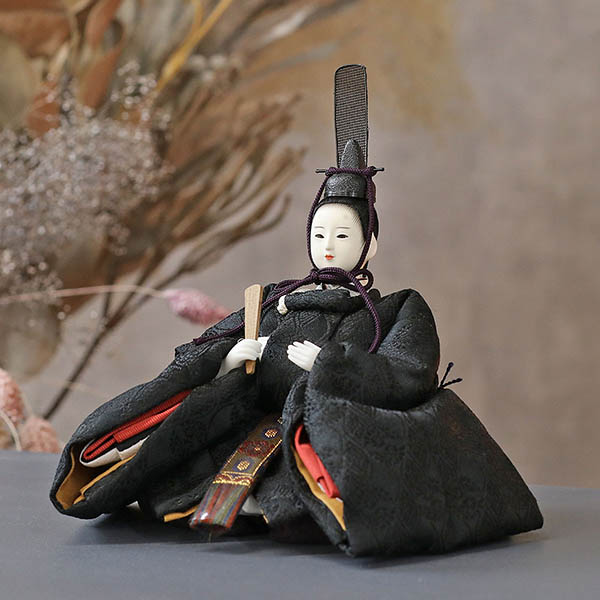 雛人形 柴田家千代 柴田家千代作 葵 有職 向鶴丸文 黒/赤 柳親王 裾長衣装着 木製 ハードメイプル突板 楕円形飾り台 平飾り 詳細画像 柴田家千代 雛人形 柴田家千代作 葵 有職 向鶴丸文 黒/赤 柳親王 裾長衣装着 木製 ハードメイプル突板 楕円形飾り台 平飾り 詳細画像