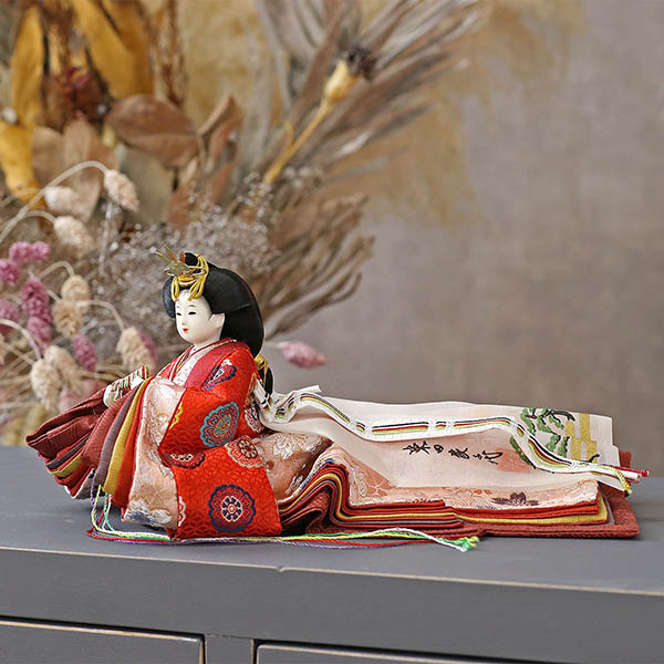 雛人形 柴田家千代 柴田家千代作 葵 有職 向鶴丸文 黒/赤 柳親王 裾長衣装着 木製 ハードメイプル突板 楕円形飾り台 平飾り 詳細画像 柴田家千代 雛人形 柴田家千代作 葵 有職 向鶴丸文 黒/赤 柳親王 裾長衣装着 木製 ハードメイプル突板 楕円形飾り台 平飾り 詳細画像