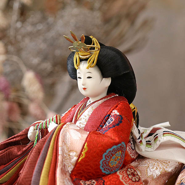 雛人形 柴田家千代 柴田家千代作 葵 有職 向鶴丸文 黒/赤 柳親王 裾長衣装着 木製 ハードメイプル突板 楕円形飾り台 平飾り 詳細画像 柴田家千代 雛人形 柴田家千代作 葵 有職 向鶴丸文 黒/赤 柳親王 裾長衣装着 木製 ハードメイプル突板 楕円形飾り台 平飾り 詳細画像