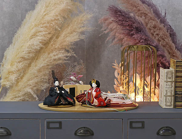 雛人形 柴田家千代 柴田家千代作 葵 有職 向鶴丸文 黒/赤 柳親王 裾長衣装着 木製 ハードメイプル突板 楕円形飾り台 平飾り 詳細画像 柴田家千代 雛人形 柴田家千代作 葵 有職 向鶴丸文 黒/赤 柳親王 裾長衣装着 木製 ハードメイプル突板 楕円形飾り台 平飾り 詳細画像