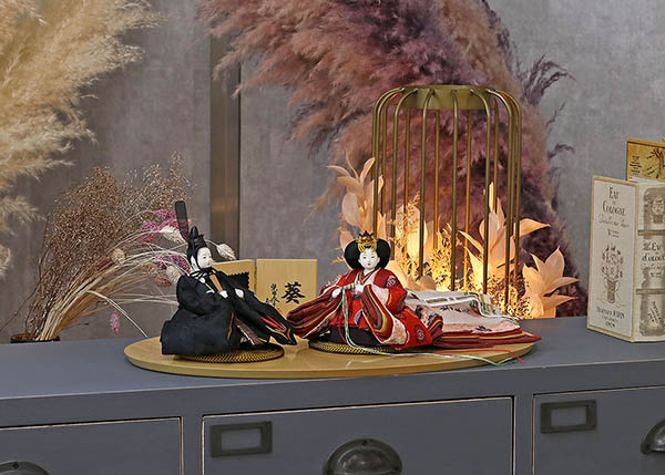 雛人形 柴田家千代 柴田家千代作 葵 有職 向鶴丸文 黒/赤 柳親王 裾長衣装着 木製 ハードメイプル突板 楕円形飾り台 平飾り 詳細画像 柴田家千代 雛人形 柴田家千代作 葵 有職 向鶴丸文 黒/赤 柳親王 裾長衣装着 木製 ハードメイプル突板 楕円形飾り台 平飾り 詳細画像