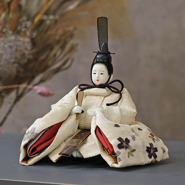 雛人形 柴田家千代 柴田家千代作 葵 算崩地紋 刺繍桜ちらし 白紫 柳親王 裾長衣装着 木製 ハードメイプル突板 楕円形飾り台 平飾り 詳細画像 柴田家千代 雛人形 柴田家千代作 葵 算崩地紋 刺繍桜ちらし 白紫 柳親王 裾長衣装着 木製 ハードメイプル突板 楕円形飾り台 平飾り 詳細画像