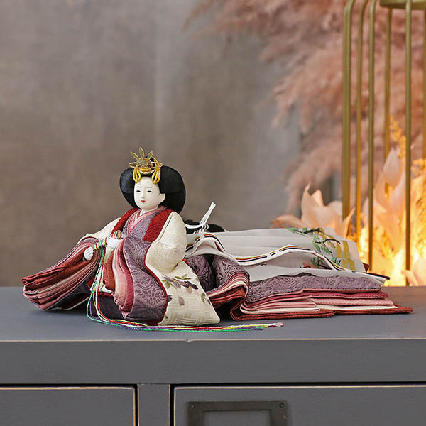 雛人形 柴田家千代 柴田家千代作 葵 算崩地紋 刺繍桜ちらし 白紫 柳親王 裾長衣装着 木製 ハードメイプル突板 楕円形飾り台 平飾り 詳細画像 柴田家千代 雛人形 柴田家千代作 葵 算崩地紋 刺繍桜ちらし 白紫 柳親王 裾長衣装着 木製 ハードメイプル突板 楕円形飾り台 平飾り 詳細画像