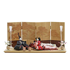 柴田家千代作 葵 有職 向鶴丸文 黒/赤 柳親王 裾長衣装着 紅白梅 扇面松文様屏風 タモ材 木製飾