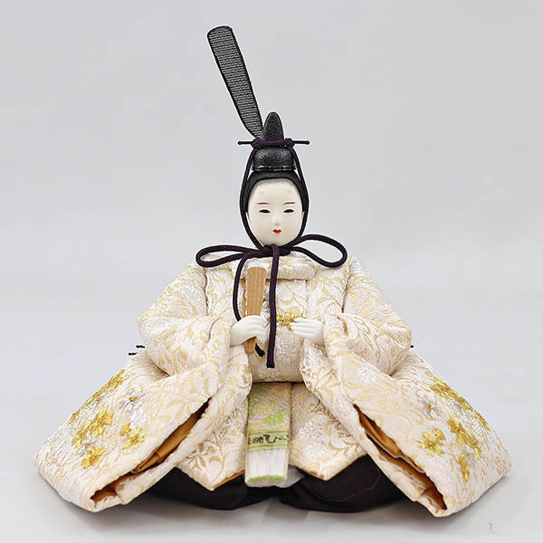 柴田家千代　 雛人形　柴田家千代作 葵 唐花文様に刺繍 かすみ桜 白金 柳親王 裾長衣裳着 紅白梅 扇面松文様屏風 タモ材 木製飾り台 平飾り　詳細画像