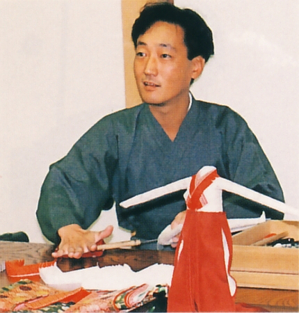 平安光義作<br>衣裳着 立親王飾り 正絹黄呂染 八番親王 久月監製