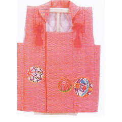 雛人形: 被布 綿入り<br>ピンク地 赤糸かのこ 刺繍入り<br>木製スタンド付 