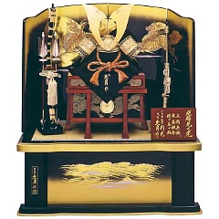 五月人形: 久月作　麒麟児之兜　正絹朱糸縅18号　麒麟児屏風飾り　利光監製