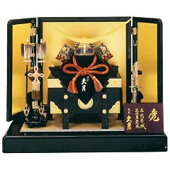 五月人形: 久月正絹黒糸縅15号兜　金屏風飾り