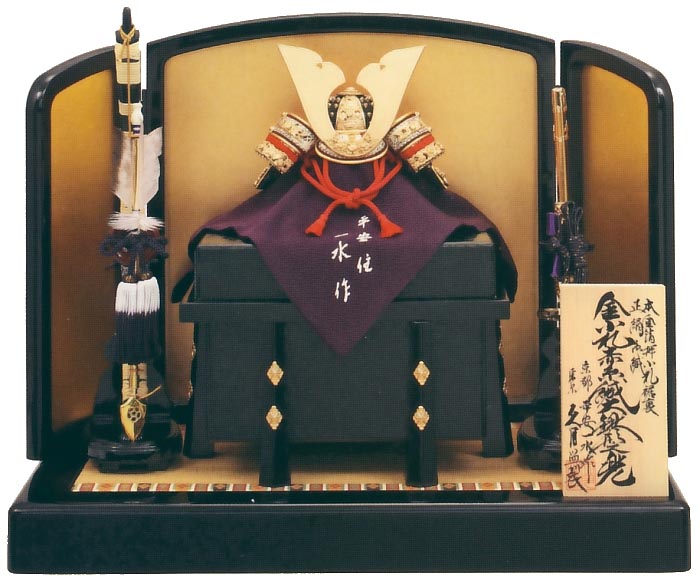 平安一水作　本金箔押　正絹赤糸縅8号兜　久月監製