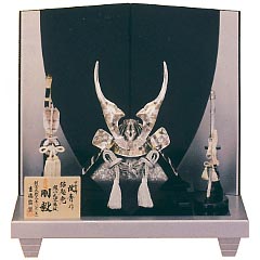 五月人形: 兜12号二曲屏風（剛毅）床飾り