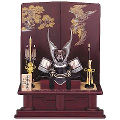 五月人形: 着用兜25号二曲屏風飾り　鷹
