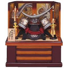 五月人形: 伊達政宗公　着用兜25号収納箱飾り