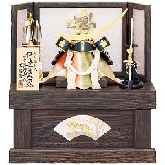 五月人形: 徳寿作　伊達政宗公　兜9号収納箱飾り