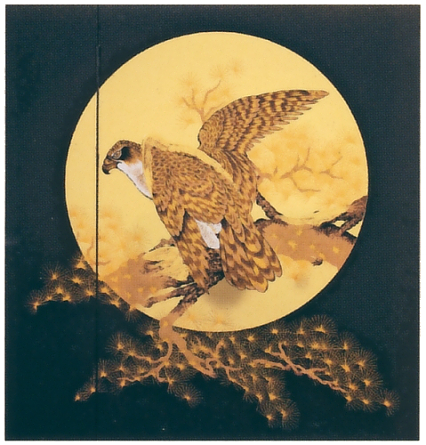 久月　正絹緋縅12号大鎧　丸鷹に松二曲屏風飾り