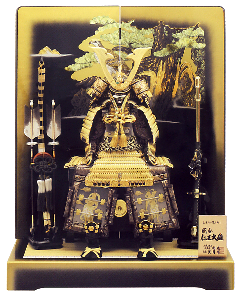 久月作 彫金仁王 正絹緋縅10号大鎧 新松鷹塗二曲(金)屏風飾り 利光監製 【29322】