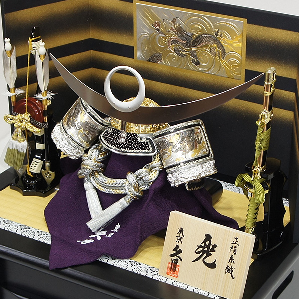 五月人形 久月 兜 上杉謙信 銀小札グレー段縅 収納箱飾り 【1132】 兜飾り 収納飾り 五月人形 久月 兜 上杉謙信 銀小札グレー段縅 収納箱飾り 【1132】
