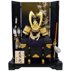 五月人形: 着用兜30号平飾り　金小札　正絹黒糸縅　黒石目塗竹蒔絵高屏風　【62-207】