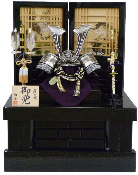 兜12号平飾り 燻し銀小札 正絹色々糸縅 黒塗収納箱 二曲格子鷹屏風 【62-271