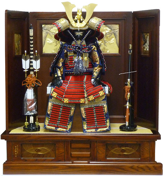 着用胴丸鎧平飾り 黒小札 赤糸縅 竹千筋細工飾り台 彫金松鷹屏風 【62-119】