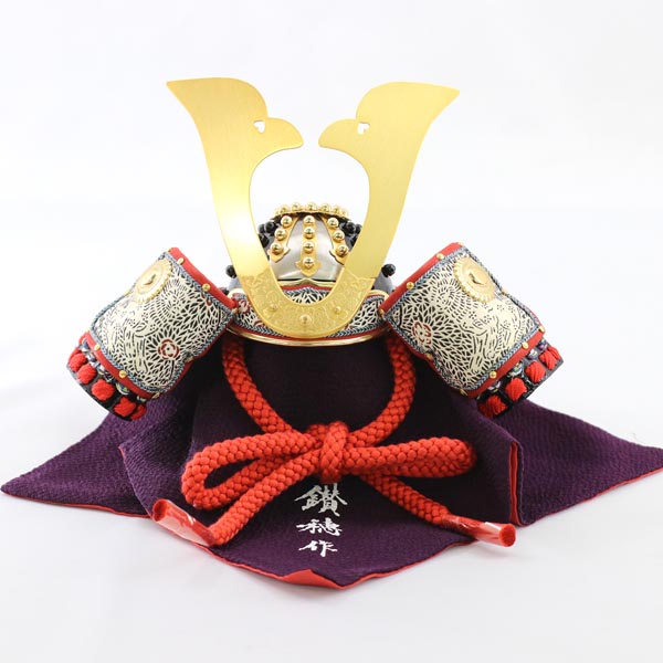 吉徳　 五月人形　小柴鑚穂作 正絹紅裾濃縅 和紙小札 兜収納飾り　詳細画像