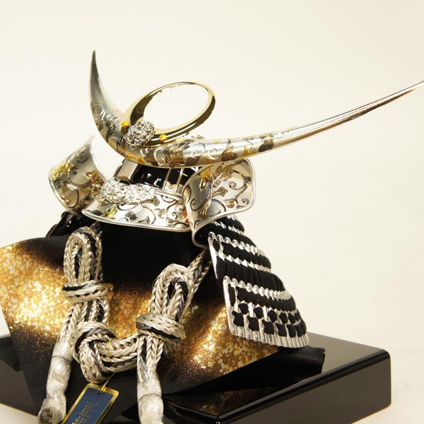 五月人形 吉徳 黒糸縅 上杉謙信公 兜 収納飾り 詳細画像 吉徳 五月人形 黒糸縅 上杉謙信公 兜 収納飾り 詳細画像