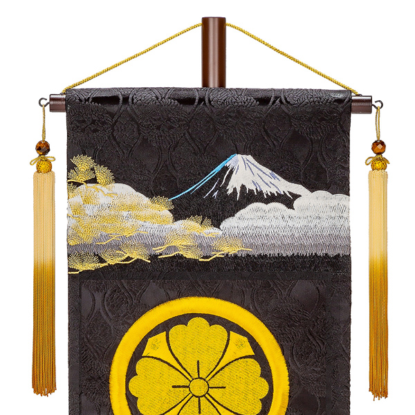 刺繍仕立て名前旗飾り 鯉と龍（特大） 毛せん付 ※名前・生年月日・家紋部分は刺繍