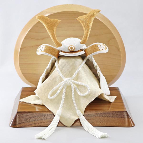 WHITE STYLE ちりめん兜 （白金） 金鍬 高級木材使用台屏風