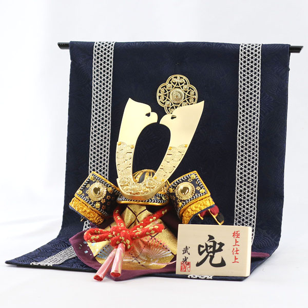 五月人形 龍玉 武光作 透かし模様中鍬形 兜 金襴 銀華几帳飾り 詳細画像