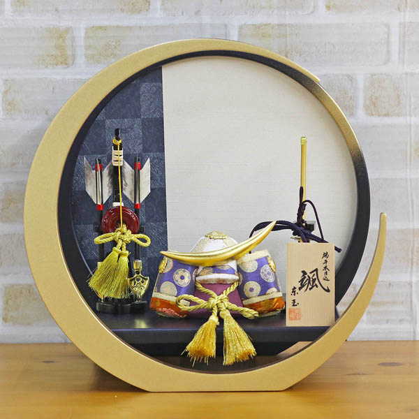 颯 「天」 伊達 円形丸型 市松柄 三日月飾り台 兜飾り