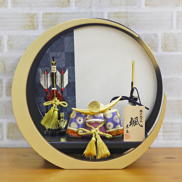 颯 「天」 上杉 円形丸型 市松柄 三日月飾り台 兜飾り