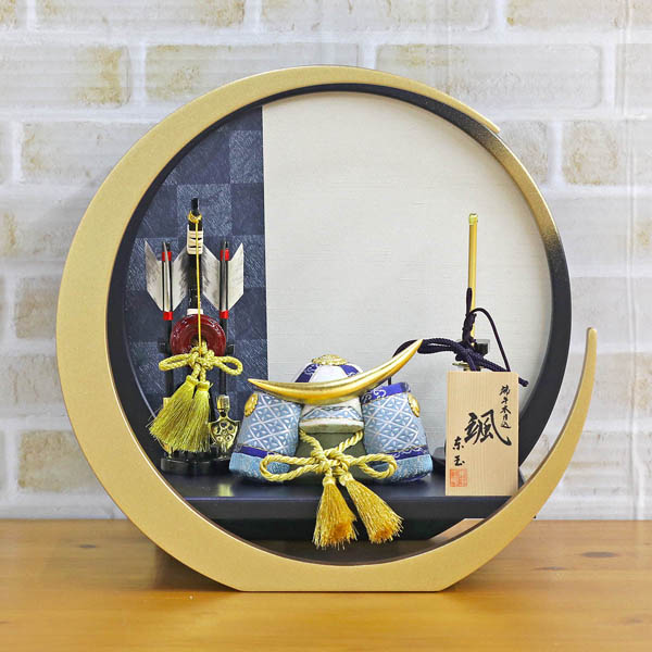 颯 「青」 伊達 円形丸型 市松柄 三日月飾り台 兜飾り