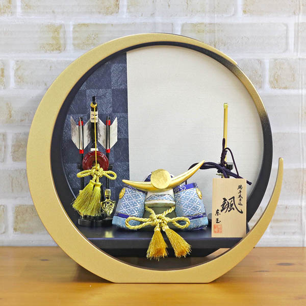 颯 「青」 上杉 円形丸型 市松柄 三日月飾り台 兜飾り