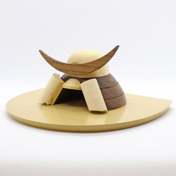 WOODY　 五月人形　木製 無垢材の兜 muku （むく） 伊達政宗 ハードメイプル突板 半円形敷板セット　詳細画像